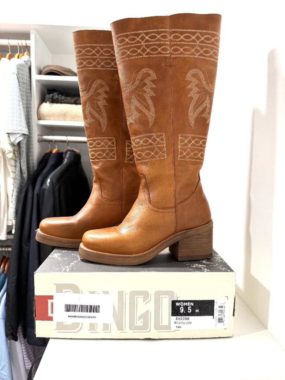 DINGO Avalon Tall boots - Like New- 9.5